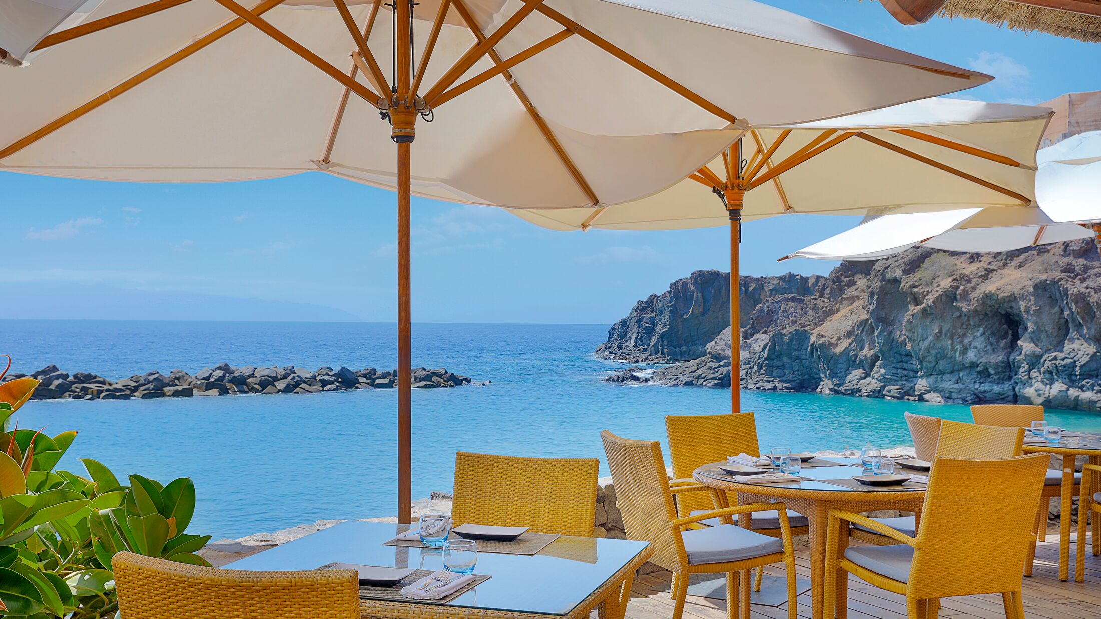 Ritz-Carlton-Abama-2022-Beach-Club-Terrace-001-115979-Hybris